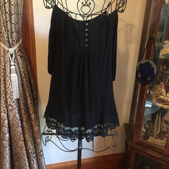 Forever 21 Black cold shoulder - Picture 1 of 6
